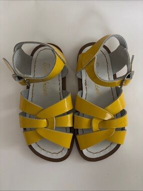 Girls' Yellow Strappy Sandals - Classic Cute Style